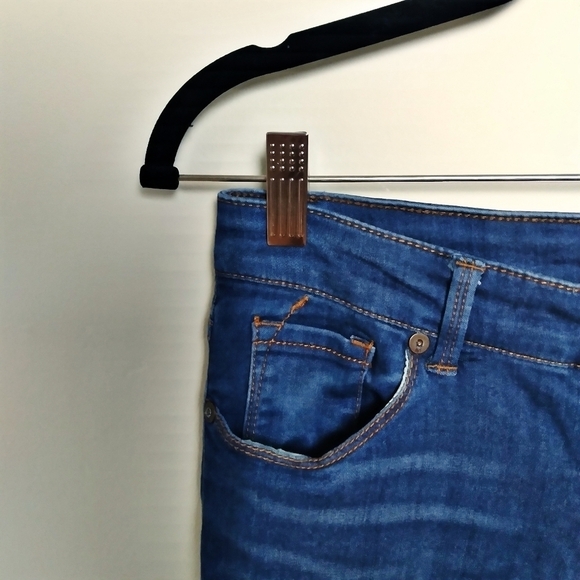 Mossimo Medium Wash Mid Rise Skinny Jeans Size 2/26 - Picture 5 of 10